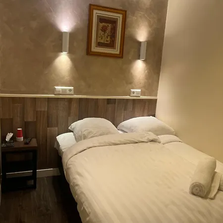 Orange Tulip فندق *