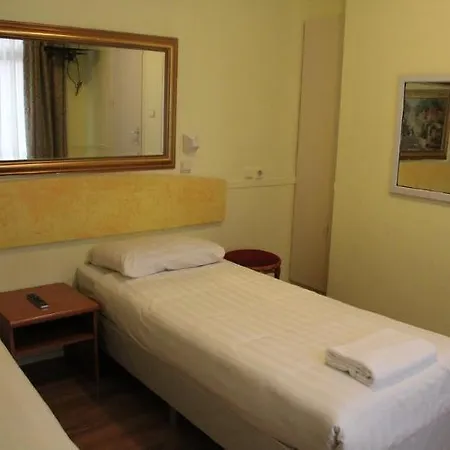 Hotel Orange Tulip